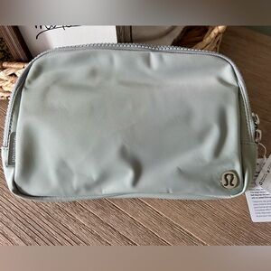 Lululemon Everywhere Belt Bag -New- Large - Gray